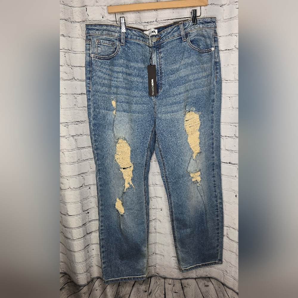Fashion Nova Distressed Mom Jean Size 16